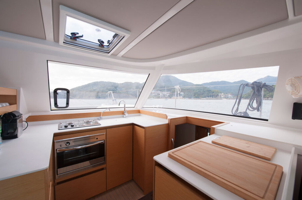 Overnight charter on Nautitech 40 - nautitech40 3