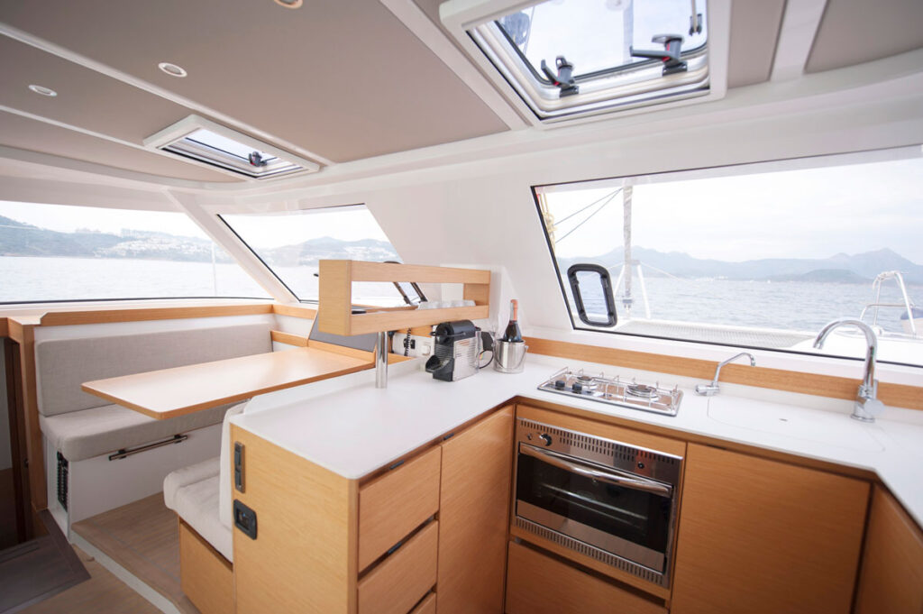 Overnight charter on Nautitech 40 - nautitech40 6